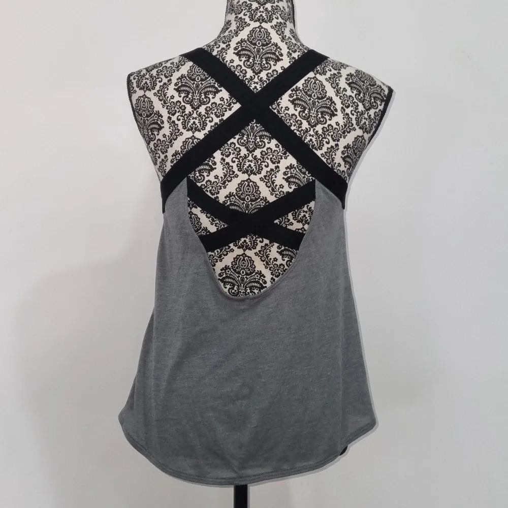 Nike dri-fit, grey singlet with black trims, stretchy material, size medium - Picture 3 of 6